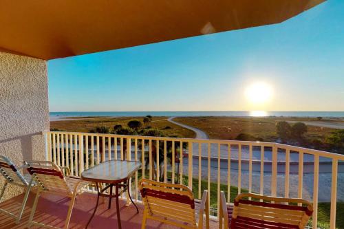 404 Surf Beach Resort - last minute hotel in Saint Pete Beach
