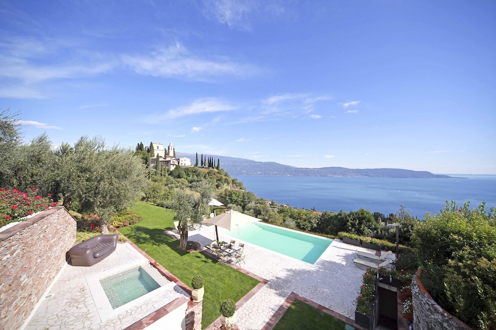 Le Selve Lake View Villas — 4-Star Luxury Hotel in Toscolano Maderno, Italy