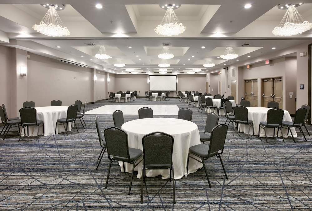 Holiday Inn Express & Suites North Dallas at Preston by IHG - photo 41