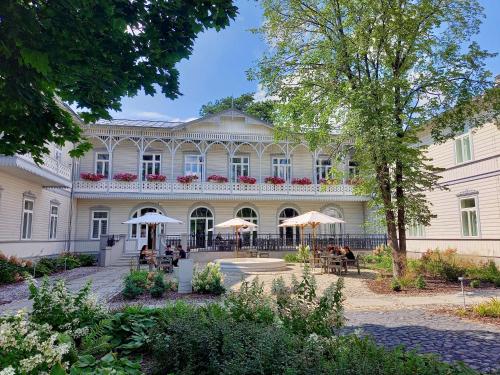 Nowy Gurewicz — 4-Star Luxury Hotel in Otwock, Poland