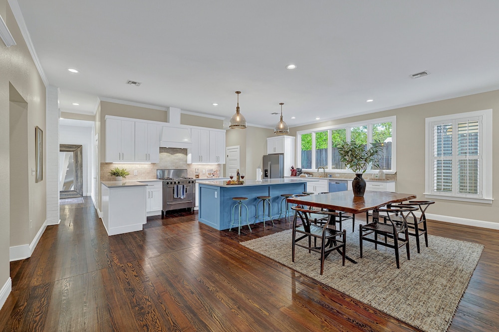 Heart of Fredericksburg With Pool Hot tub&grill - photo 25