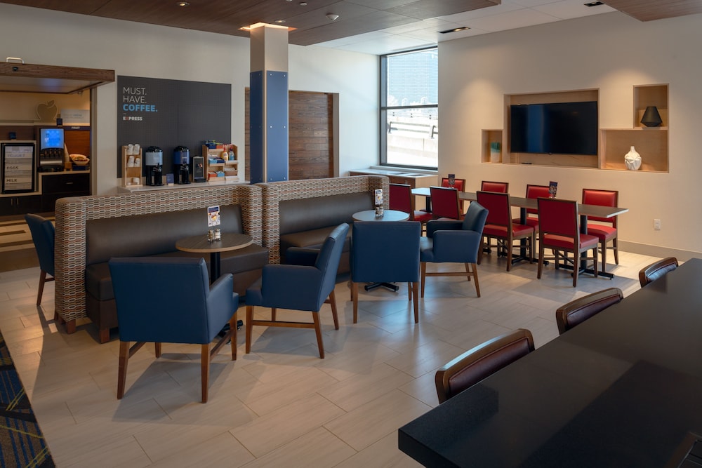 Holiday Inn Express & Suites Tulsa Downtown by IHG - photo 17