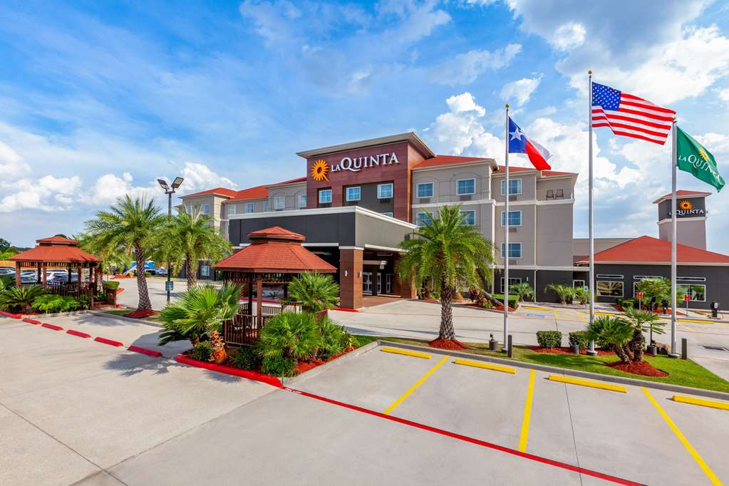 La Quinta Inn & Suites by Wyndham Houston Channelview - featured photo
