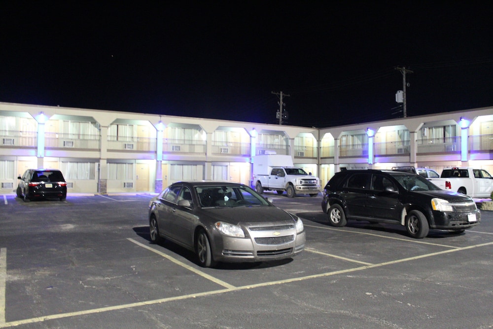 Hutchinson Inn - photo 33