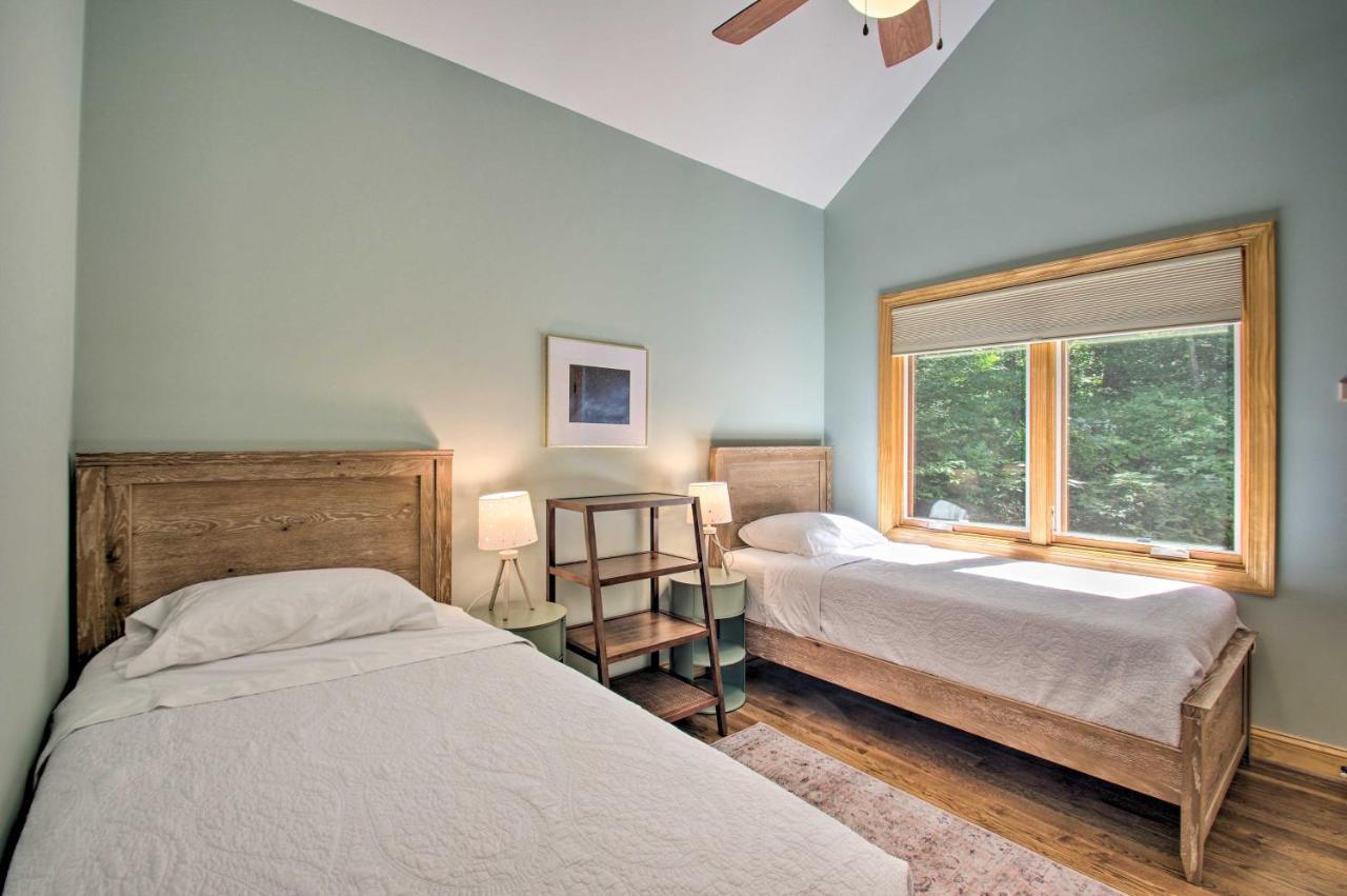 Luxe Wintergreen Resort Escape with Hot Tub - photo 17