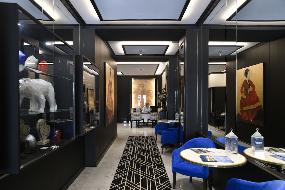 Hôtel Restaurant Le Touring in Saint-Raphael, France