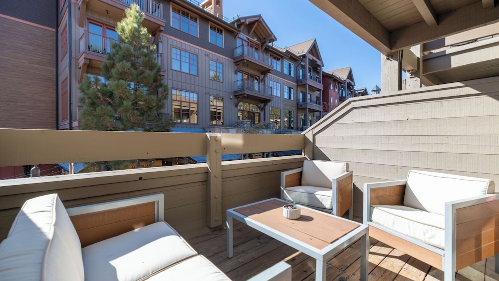 Flurry by Avantstay Tahoe Donner Home w Access to Northstar Resort Community in Truckee, United States