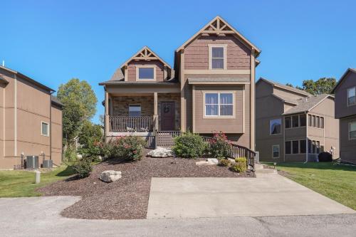 Top Rated Family Makes This House A Home — 4-Star Luxury Hotel in Hollister, United States