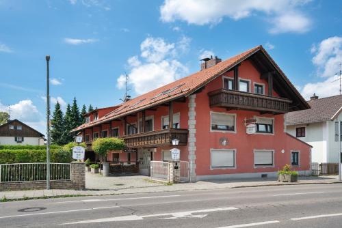 Knödelhof - carbon neutral hotel in Putzbrunn