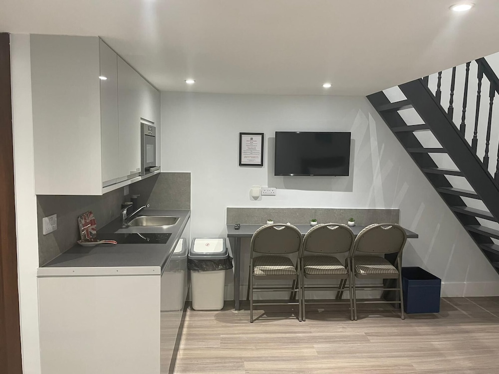 Gorgeous Studio Fits 5 Near Hyde Park R6 Building32 — 4-Star Luxury Hotel in London, United Kingdom