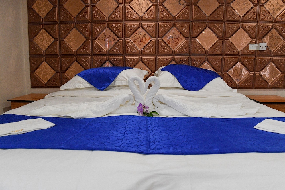 The President Hotel — hotel in Denarau