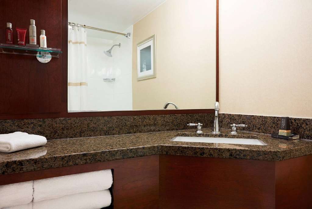 Wyndham Cleveland Airport - photo 11