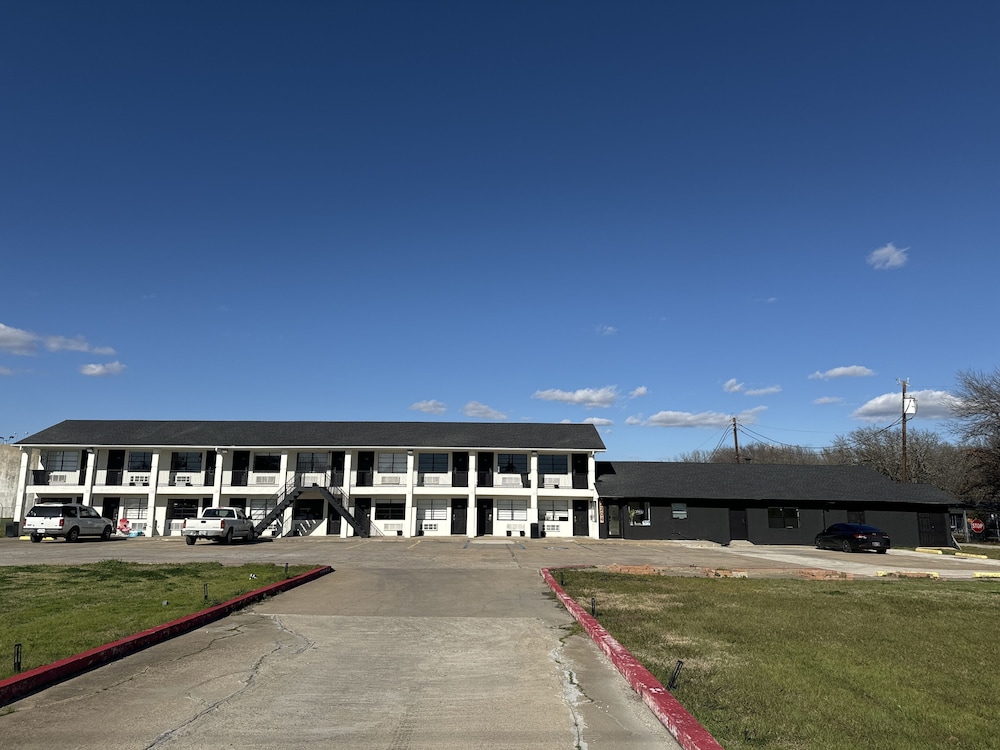Eagle Inn - carbon neutral hotel in Mabank
