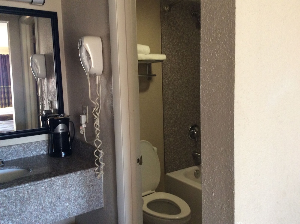 Super 8 by Wyndham Chattanooga East Ridge - photo 40