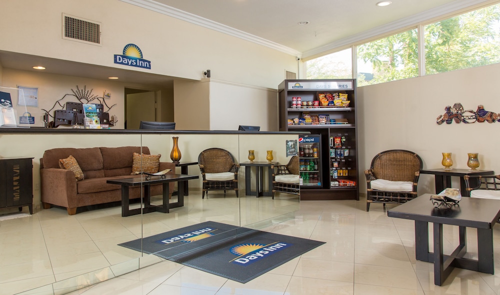Days Inn by Wyndham Palm Springs - photo 18