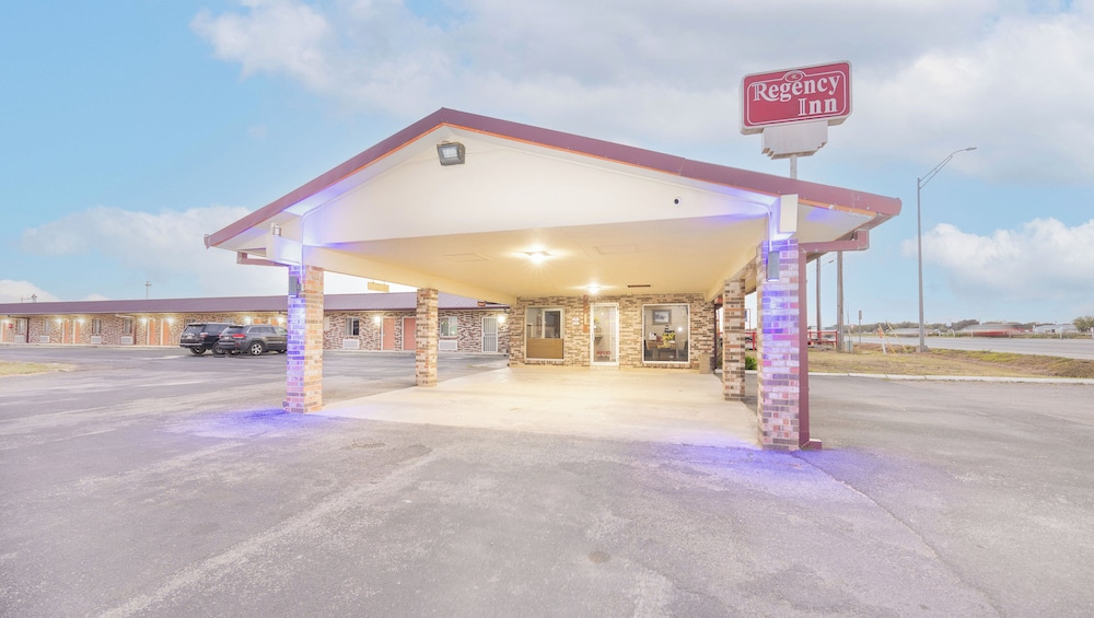 Regency Inn Hondo - photo 25