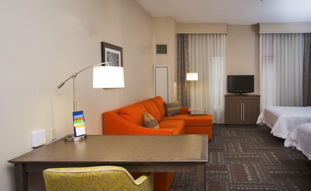 Hampton Inn & Suites Valdosta Conference Center - photo 12