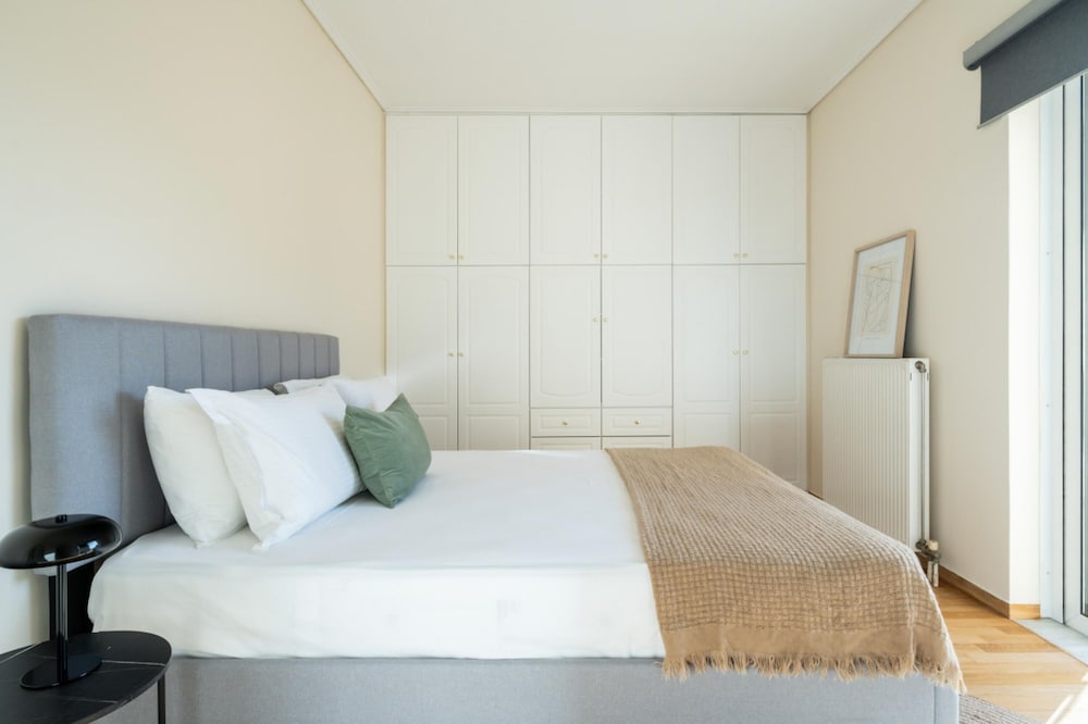 3BD Apt Next to The Ellinikon — 4-Star Luxury Hotel in Athens, Greece