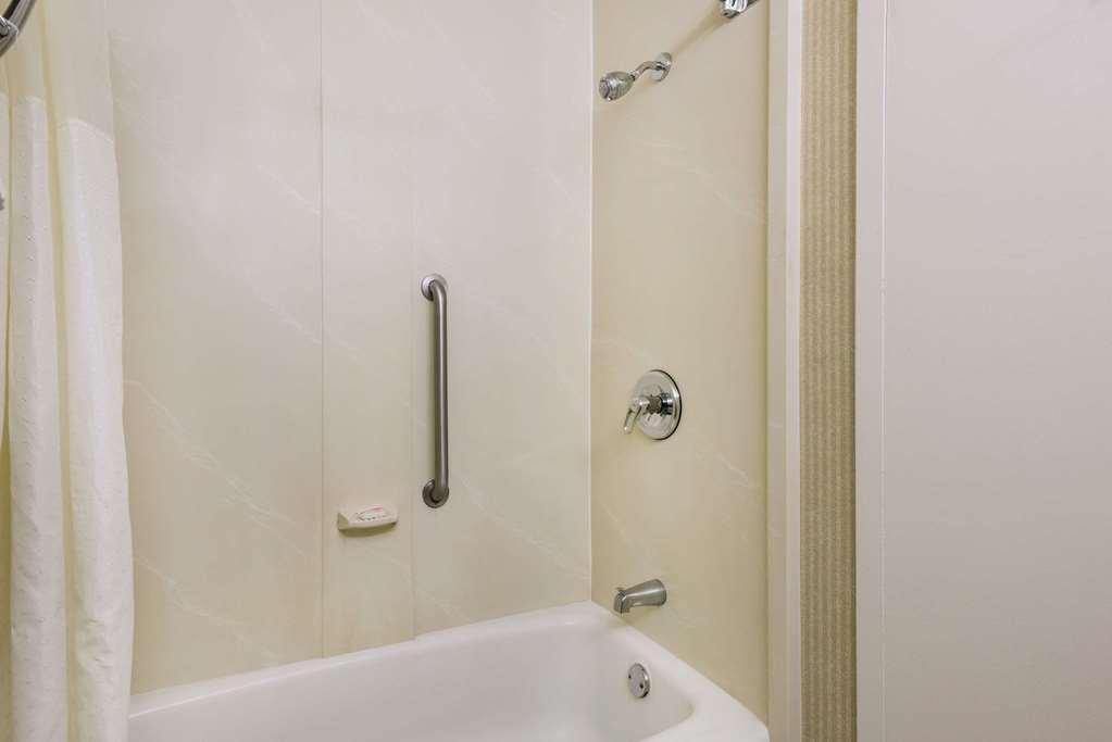 Days Inn by Wyndham Rutland Killington Area - photo 16