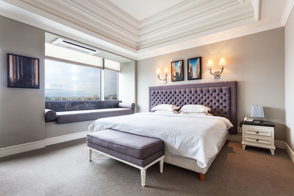 The Riverside Hotel — hotel in Seoul