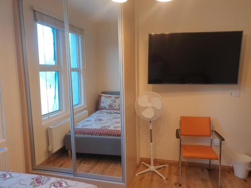 London Luxury Spacious 2 Bedroom Apartment 4 mins from Ilford Stn. FREE parking — 4-Star Luxury Hotel in London, United Kingdom