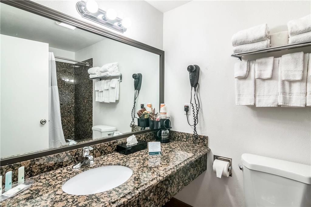 Quality Inn & Suites near Downtown Bakersfield - photo 15