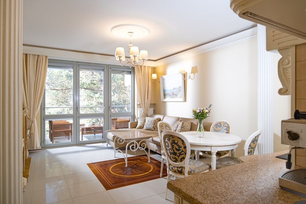 Dariusz Apartament PREMIUM Jurata z garażem — 4-Star Luxury Hotel in Jastarnia, Poland