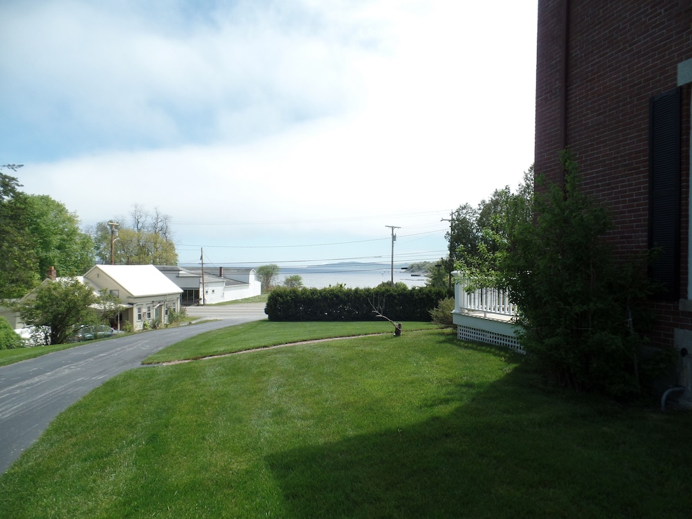 Captain Sweetser's Inn - photo 48