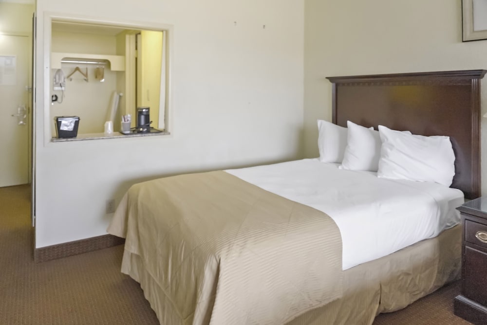 Economy Hotel Plus Wichita - photo 9