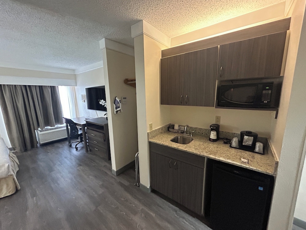 Spark by Hilton Fort Myers - photo 10