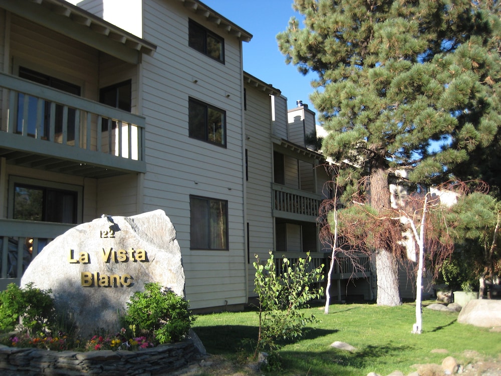La Vista Blanc by Mammoth Reservation Bureau in Mammoth Lakes, United States