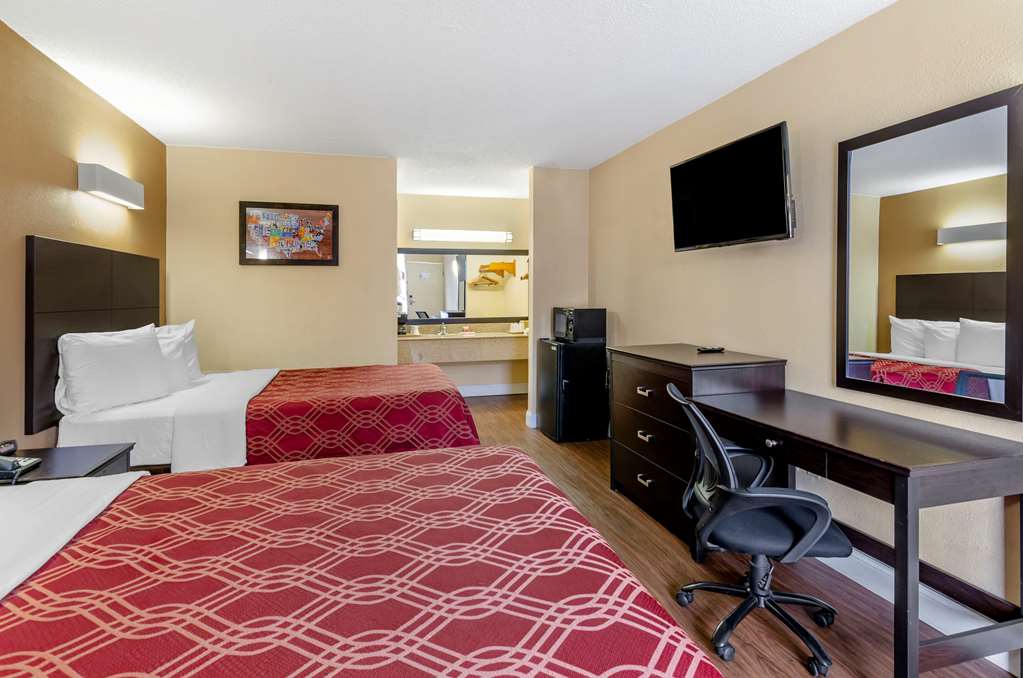 Econo Lodge Roanoke Civic Center - photo 11