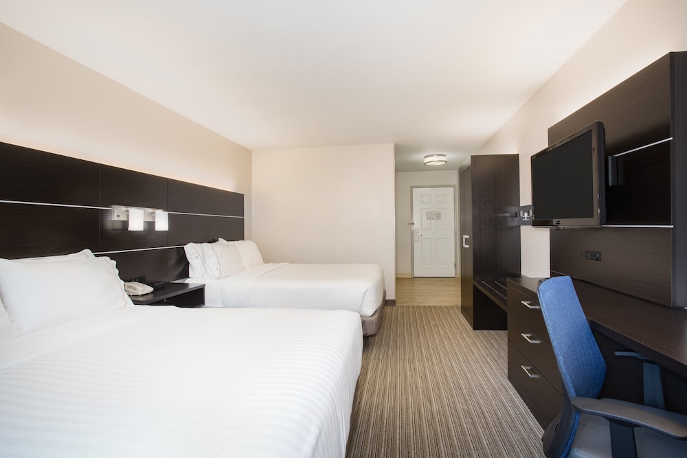Holiday Inn Express Hotel & Suites Ft. Collins by IHG - photo 23