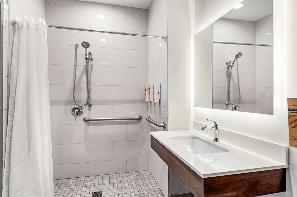Best Western Plus Bourbonnais Hotel & Suites - photo 24