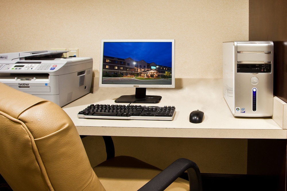 Staybridge Suites Lansing Okemos - photo 33
