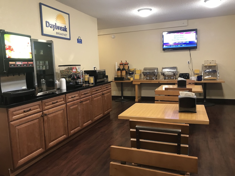 Days Inn & Suites by Wyndham Lake Okeechobee - photo 51