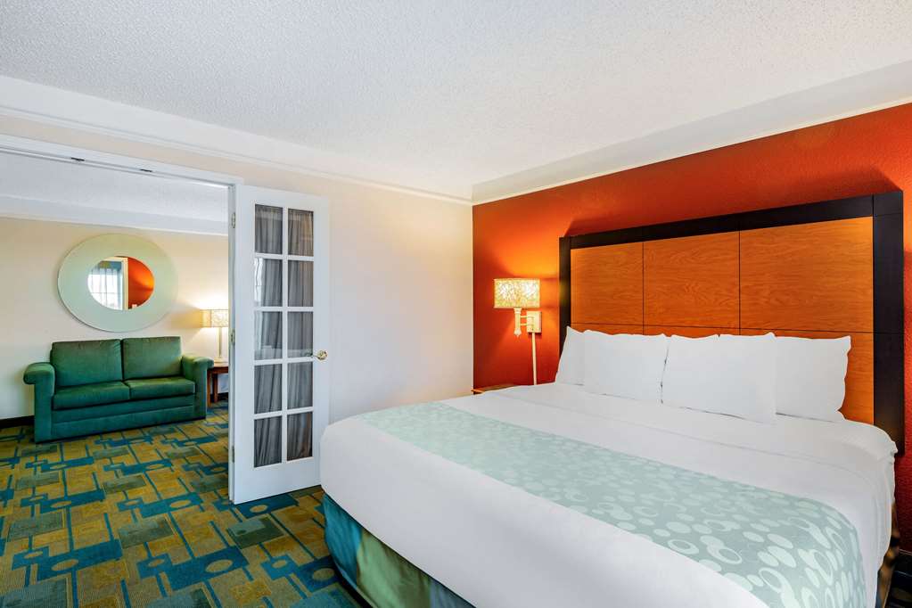 La Quinta Inn & Suites by Wyndham Fremont Silicon Valley - photo 22