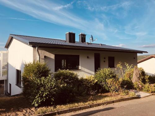 Ferienhaus Rheinblick — 4-Star Luxury Hotel in Rhens, Germany