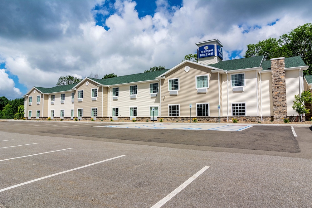 Cobblestone Hotel & Suites Harborcreek in Erie, United States