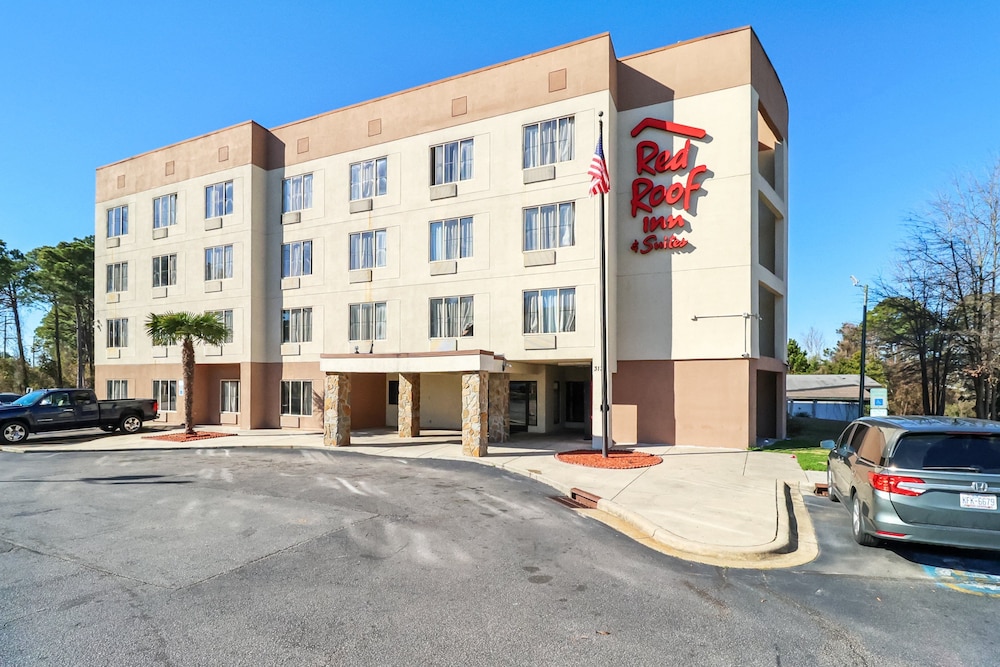 Red Roof Inn & Suites Fayetteville Fort Bragg - featured photo