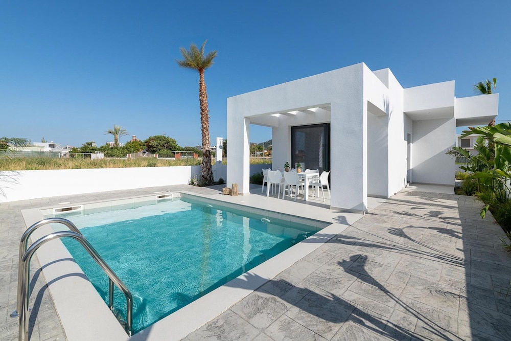 Salty Sun 4 In Kremasti — Rodos