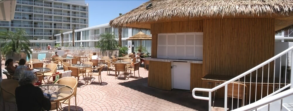 El Tropicano Riverwalk Hotel - photo 37