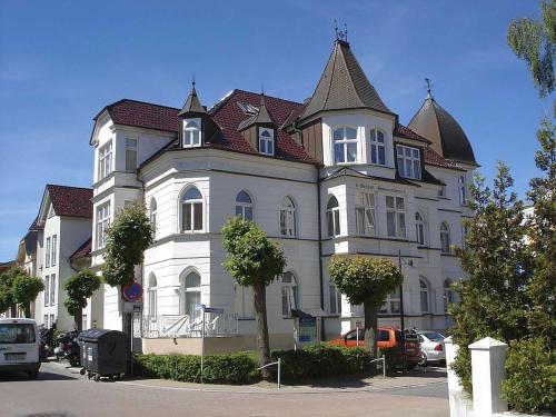 Ahlbeck Schloss Hohenzollern Fewo Schlosszimmerchen — hotel in Ahlbeck