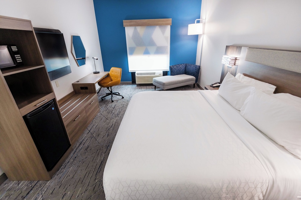 Holiday Inn Express & Suites Huntsville Airport by IHG - photo 4