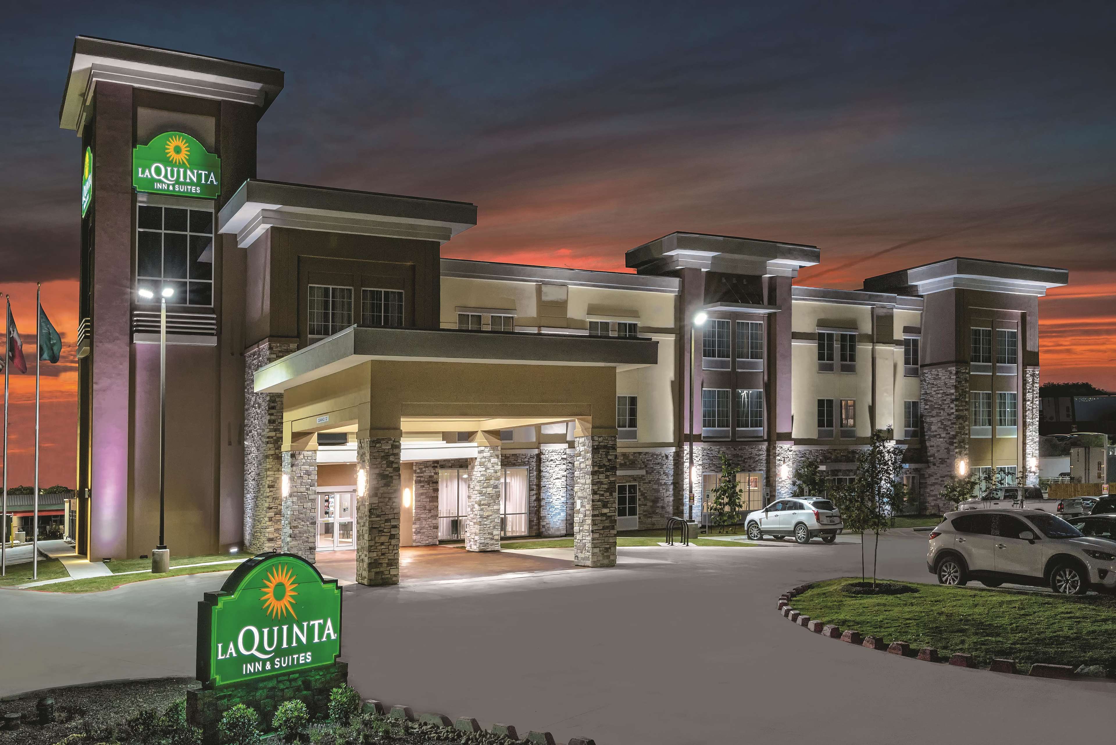 La Quinta by Wyndham San Antonio by Frost Bank Center - photo 2