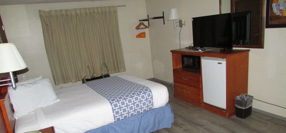 Grizzly Inn Evanston - photo 11