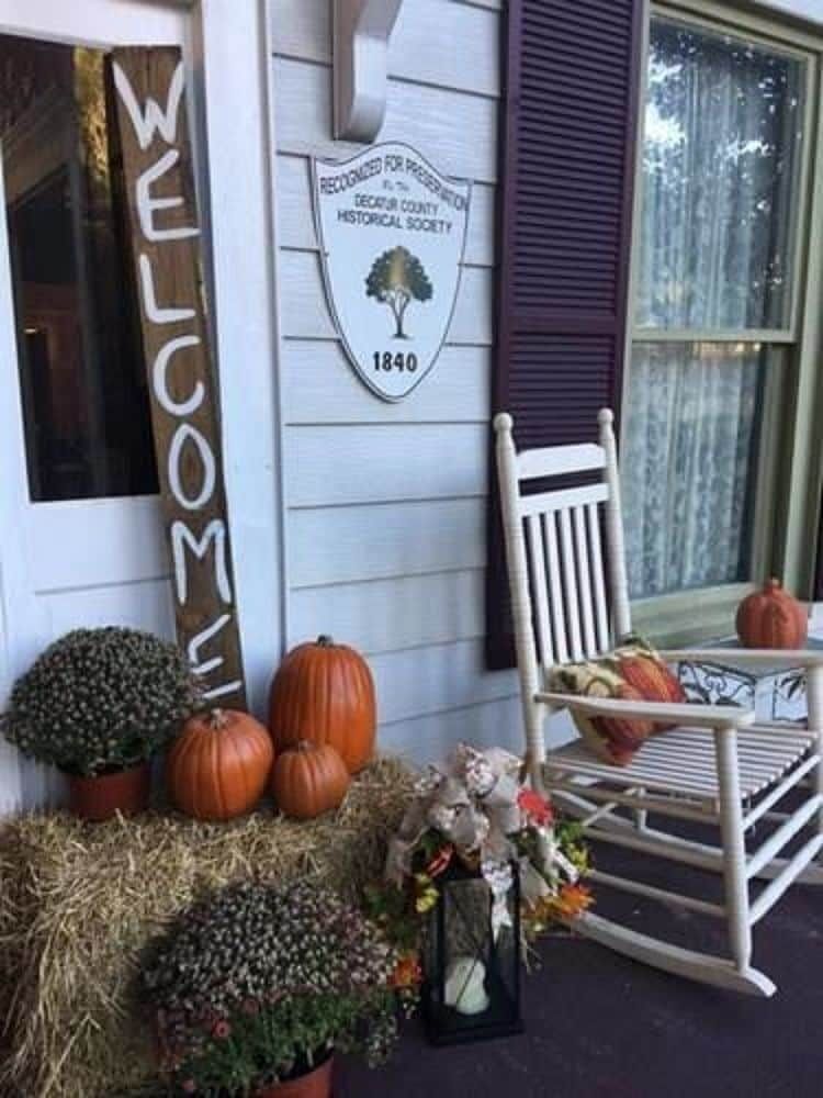 Commodore Bed And Breakfast 8787225 — Bainbridge