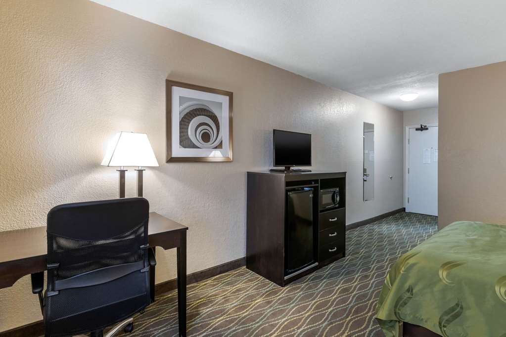Quality Inn & Suites Des Moines Merle Hay Road - photo 21