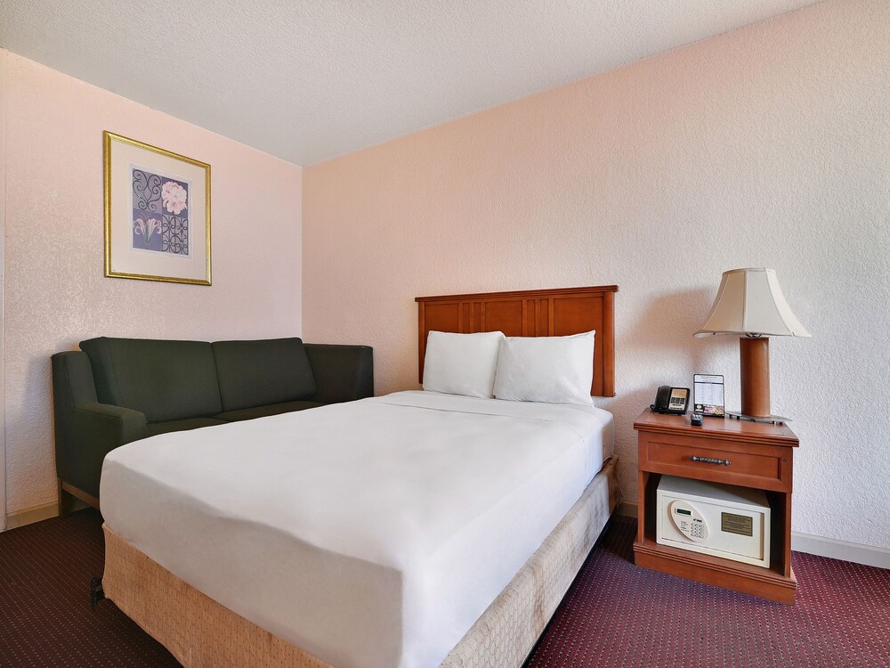 Clover Inn Suites — Shreveport