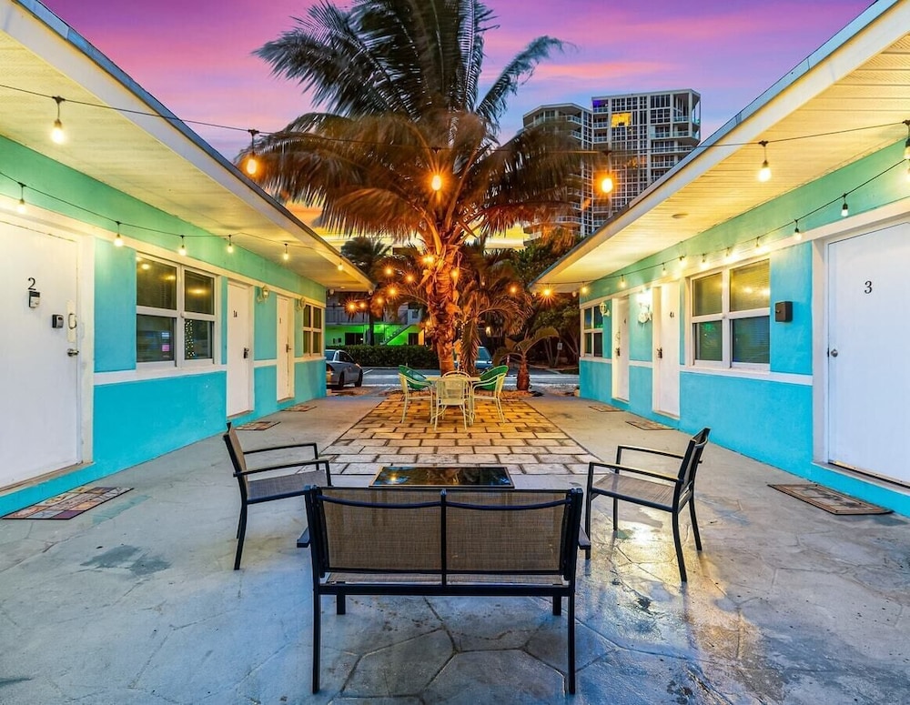 Hollywood Beach Walk a Vacation Home in Miami - featured photo